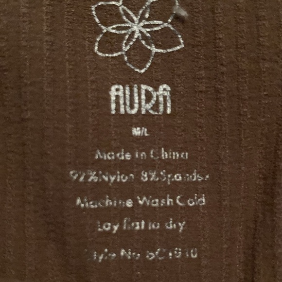 M/L - Picture 3 of 3